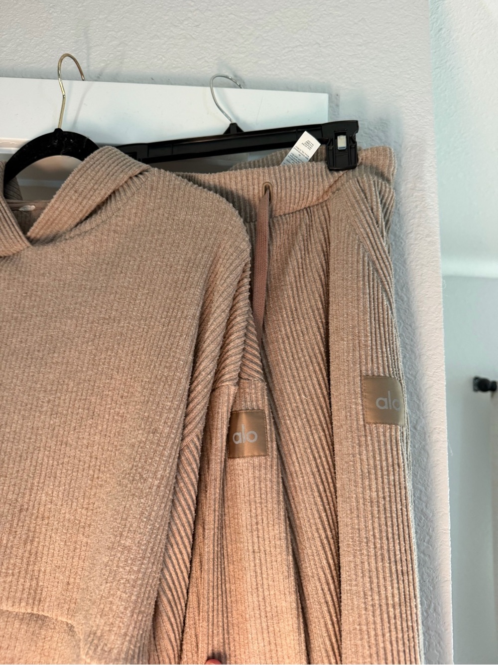 Alo Yoga Ribbed Matching Set - Picture 3 of 3